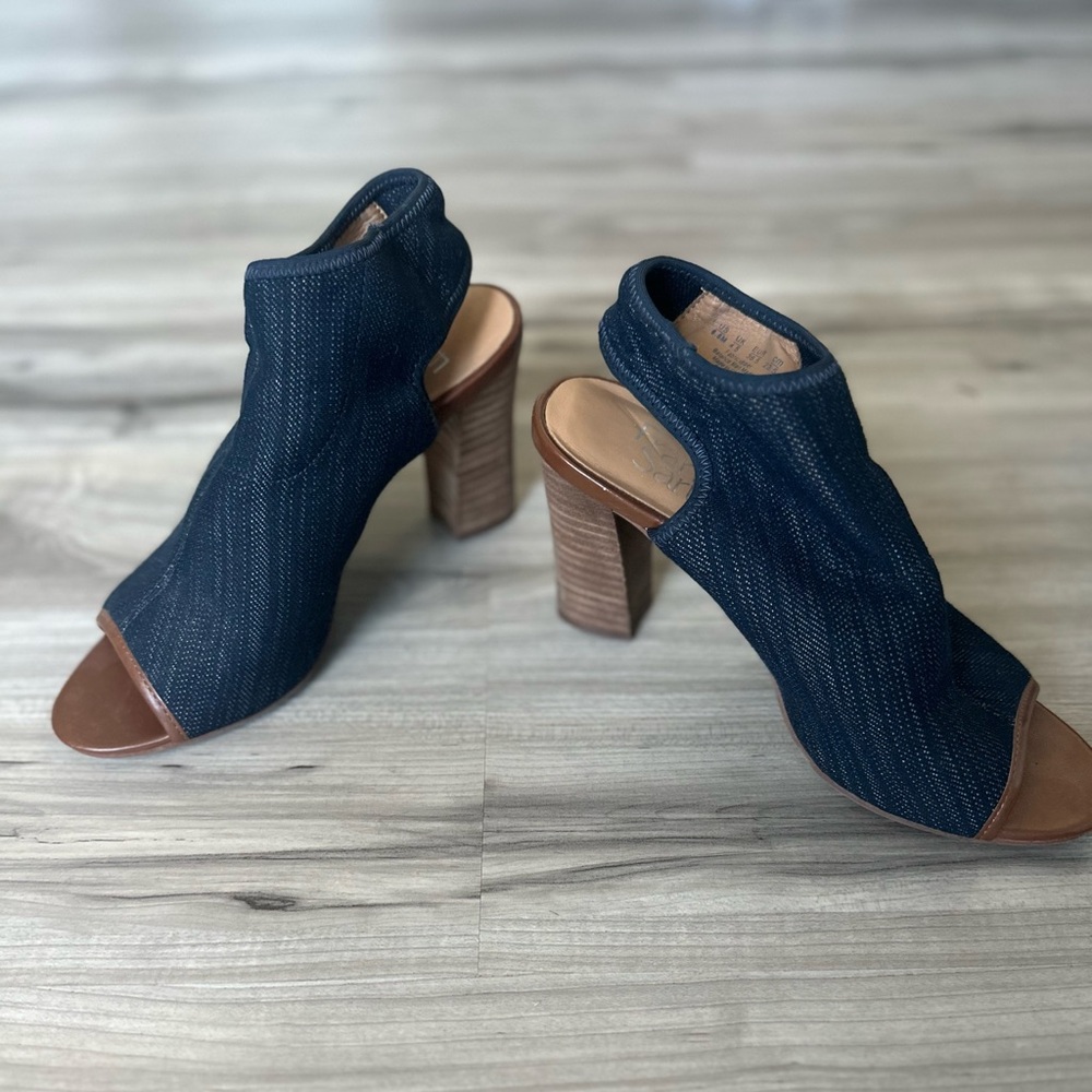 Franco Sarto Jean peekaboo heels